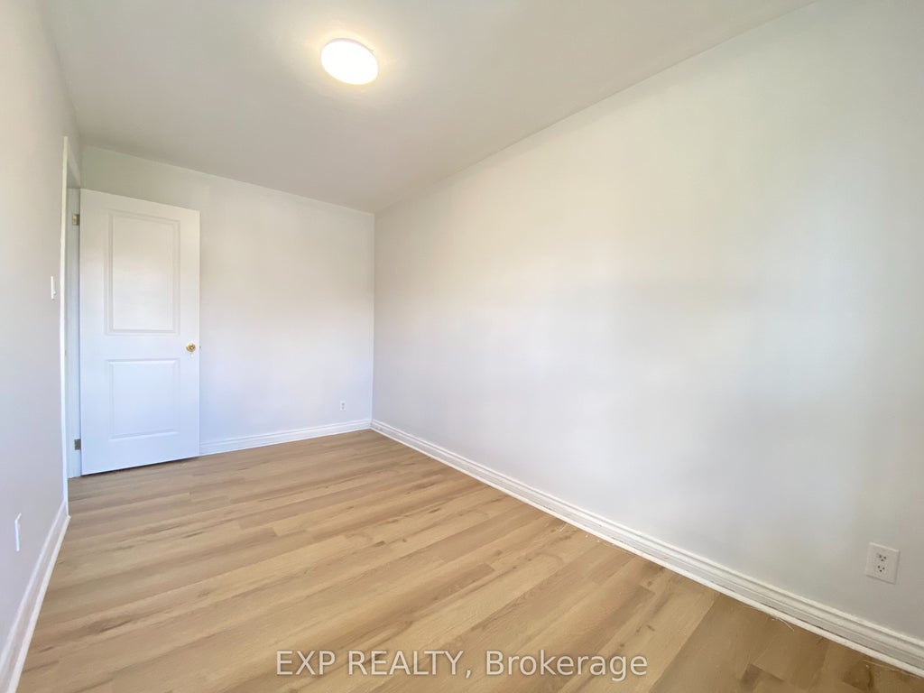 6 Deblyn Drive, Toronto E05