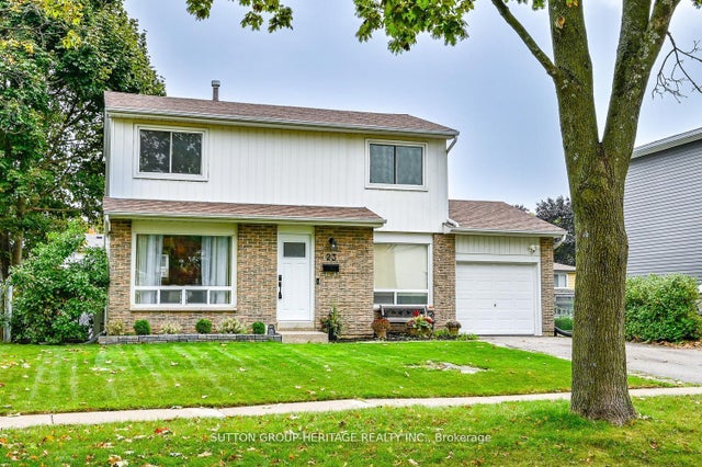 23 Swanston Crescent, Ajax