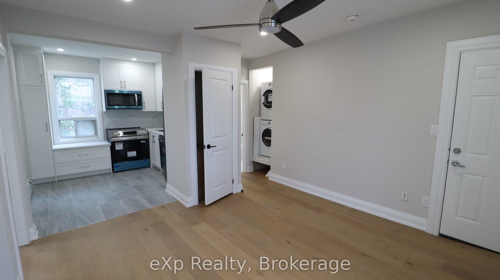 2002 Queen Street E 3, Toronto E02