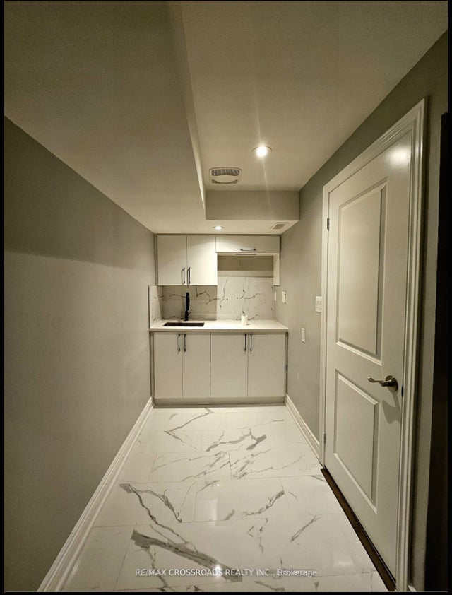 3 Honey Drive (bsmnt), Toronto E04