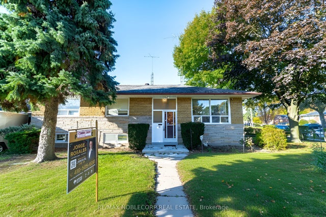 16 Fortune Gate, Toronto E09