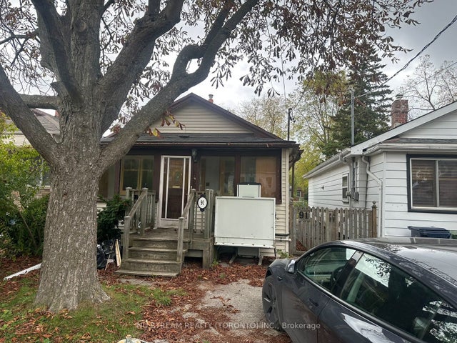 91 Haslam Street, Toronto E06