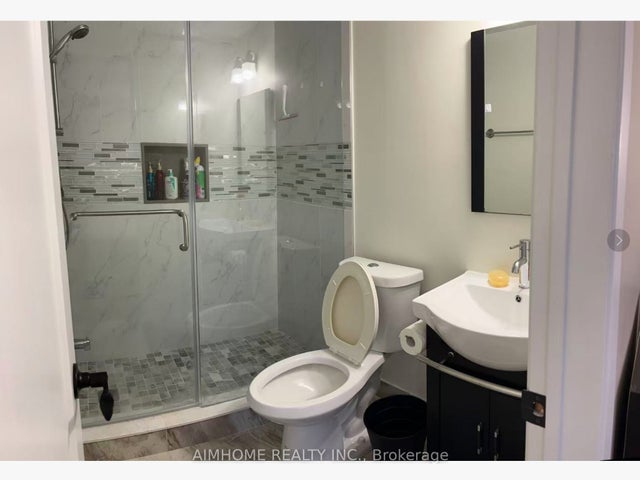 24 Carlingwood Court Room2, Toronto E07