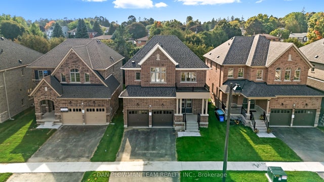 98 North Garden Boulevard, Scugog