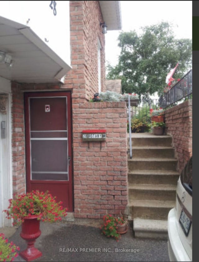 28 Rotary Drive Lower, Toronto E11