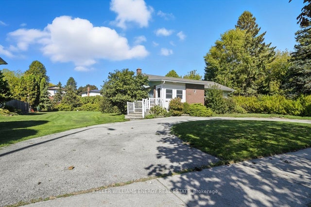 1864 Manning Road, Whitby