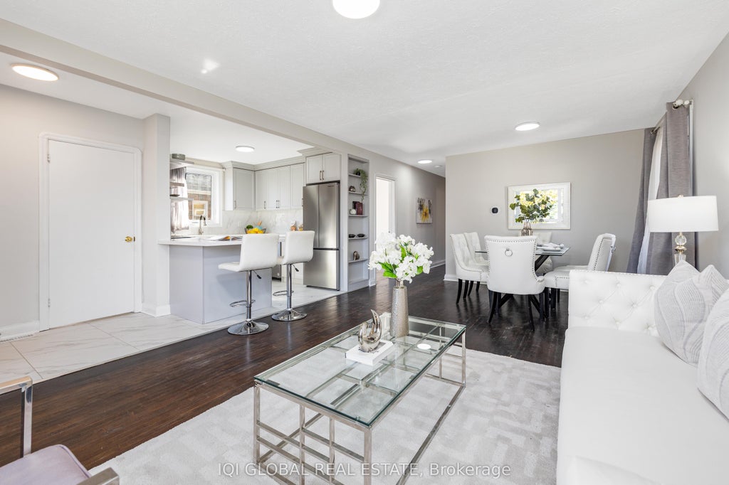 102 Central Park Boulevard S, Oshawa