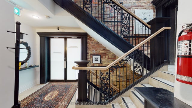 1152 Gerrard Street E 208, Toronto E01