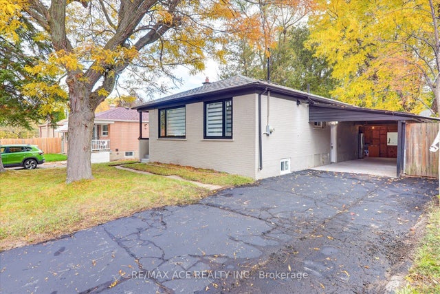 19 Blakemanor Boulevard, Toronto E09