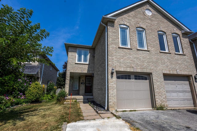 12 Gill Crescent Lower, Ajax