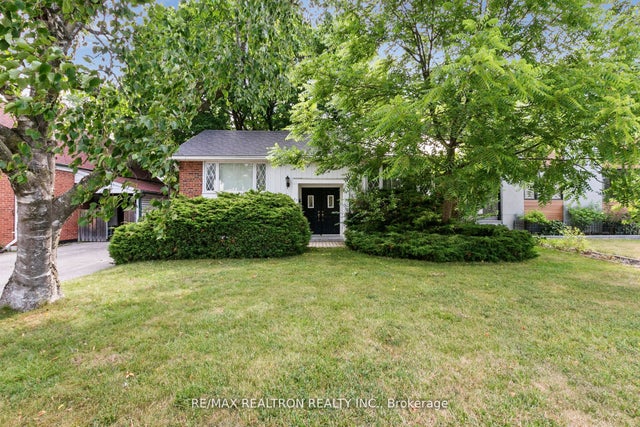 27 Elfreda Boulevard, Toronto E04