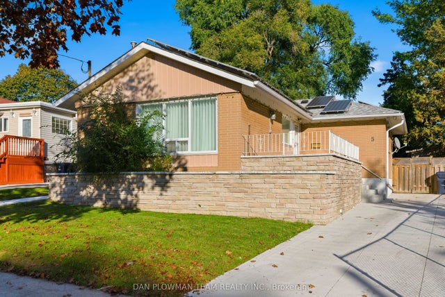 5 Lakeland Crescent, Toronto E09