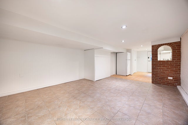 389 Ashdale Avenue Bsmt, Toronto E01