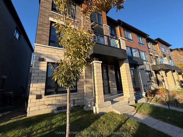 288 Carnwith Drive E, Whitby