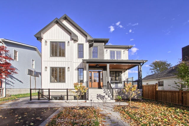 667 Pleasant Street, Pickering