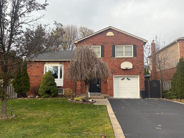 130 William Stephenson Drive, Whitby