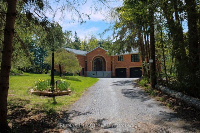 215 Raglan Road W, Oshawa