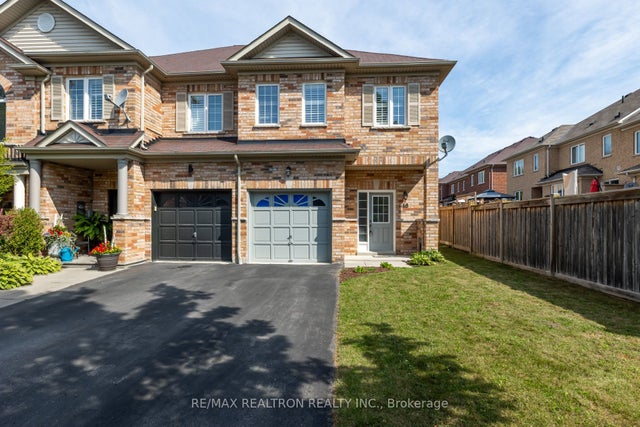 18 Summerside Avenue, Whitby