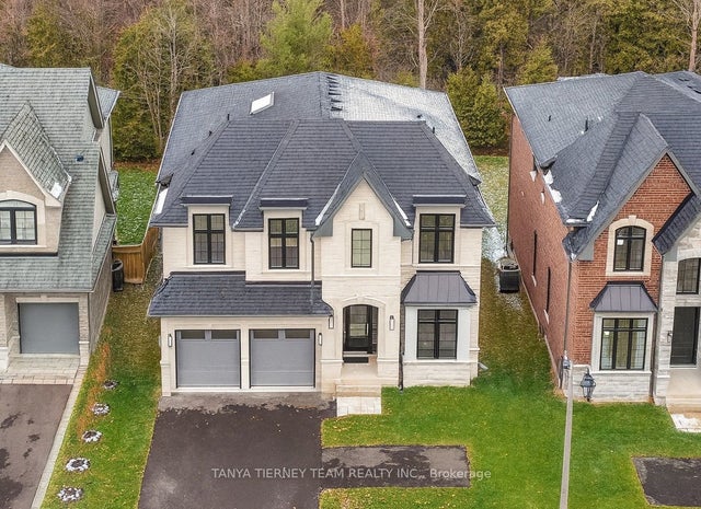 50 Carnwith Drive W, Whitby