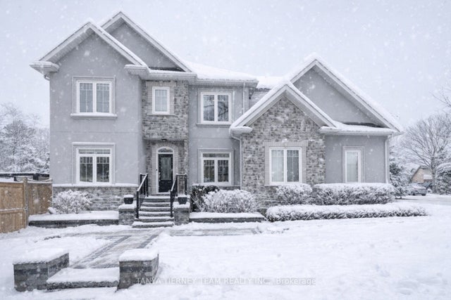 1 Centre Street W, Whitby