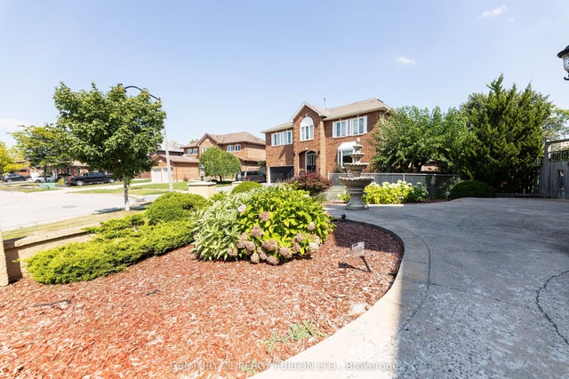 23 Leah Crescent, Ajax