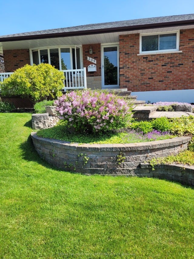 209 Johnson Avenue, Whitby