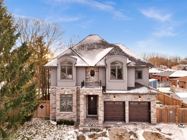 752 Hillview Crescent, Pickering