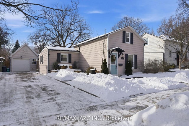 922 Byron Street S, Whitby