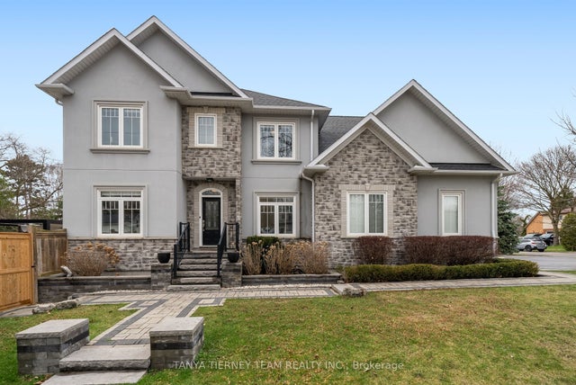 1 Centre Street W, Whitby