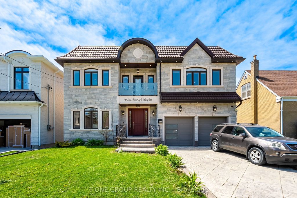 70 Scarborough Heights Boulevard, Toronto E08