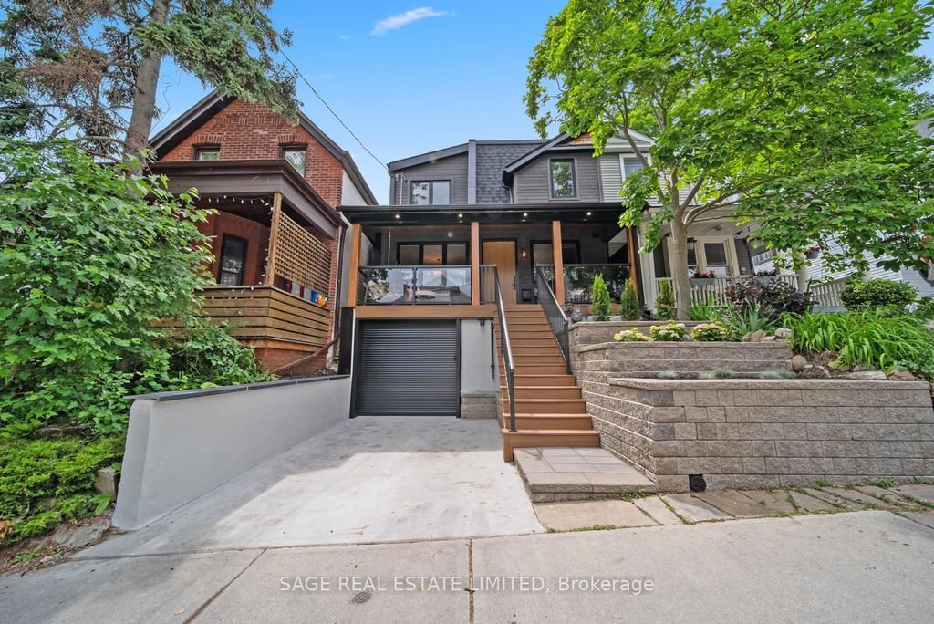116 Lee Avenue, Toronto E02