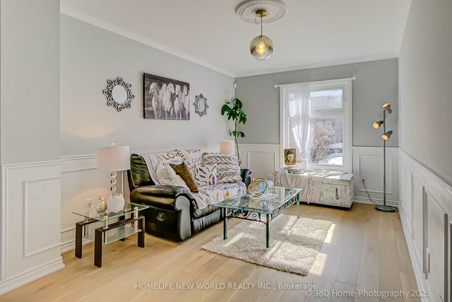 350 Pickering Crescent, Newmarket