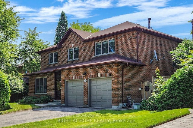 9 Trillium Drive, Aurora