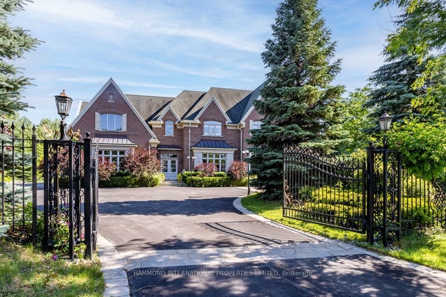 851 Woodland Acres Crescent, Vaughan