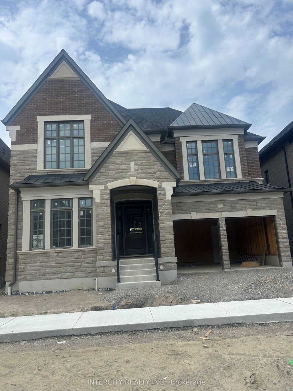 8 Heart Lake Circle, King