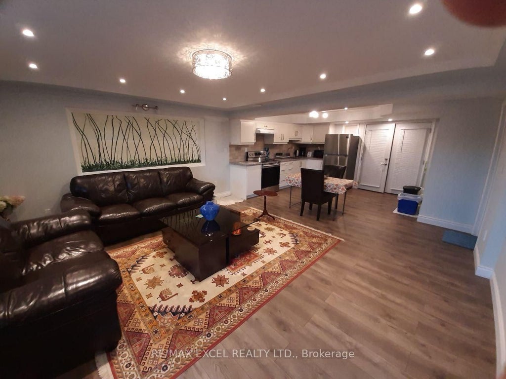 276 Degraaf Crescent, Aurora