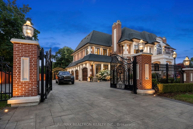 20 Bryson Drive, Richmond Hill