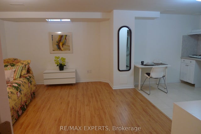 16 Gamla Road, Vaughan