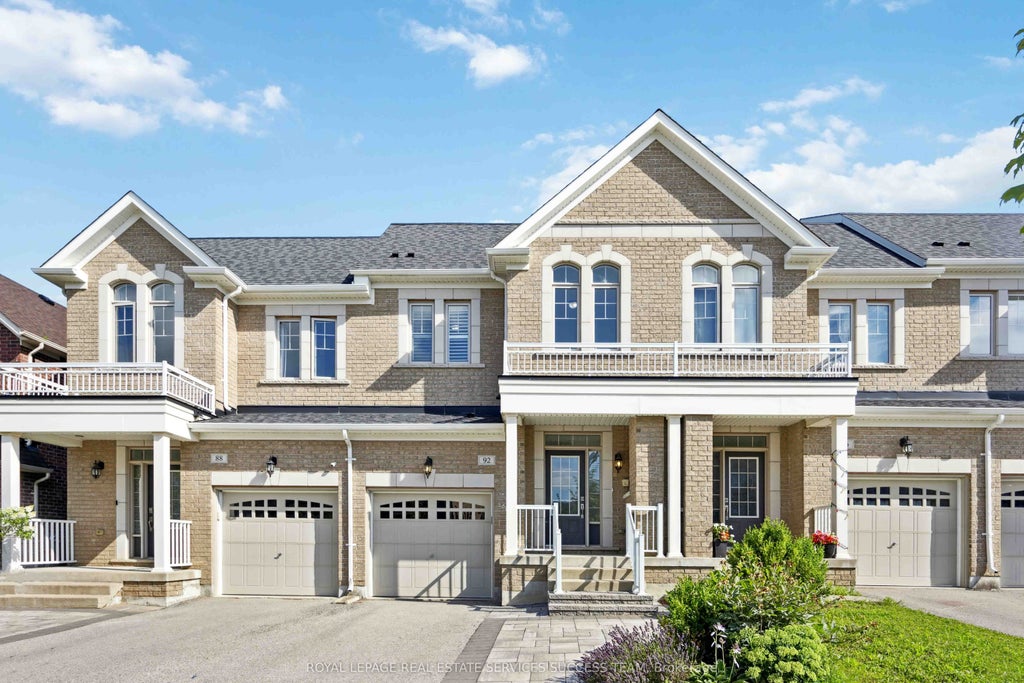 92 Radial Drive, Aurora