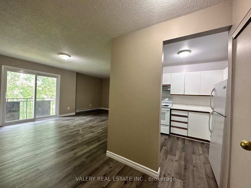 1 Lowndes Avenue 12, Georgina