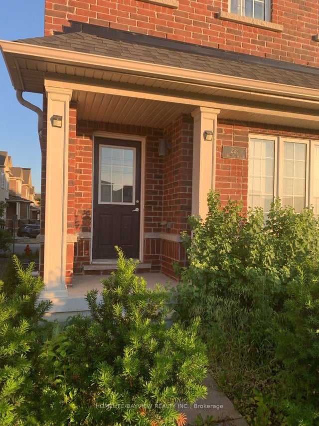 221 Harding Park Street N, Newmarket