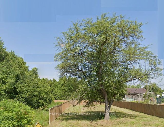 674 Main Street E, Brock