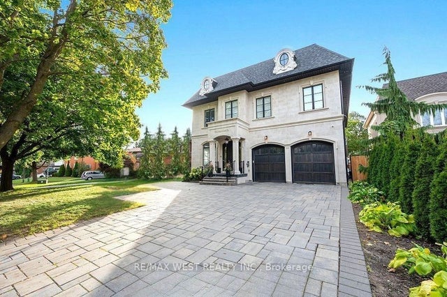 336 Pine Trees Court, Richmond Hill