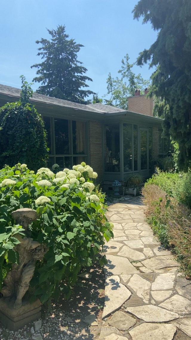 219 Arnold Avenue, Vaughan