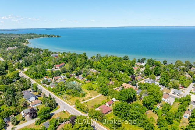 895 Lake Drive E, Georgina