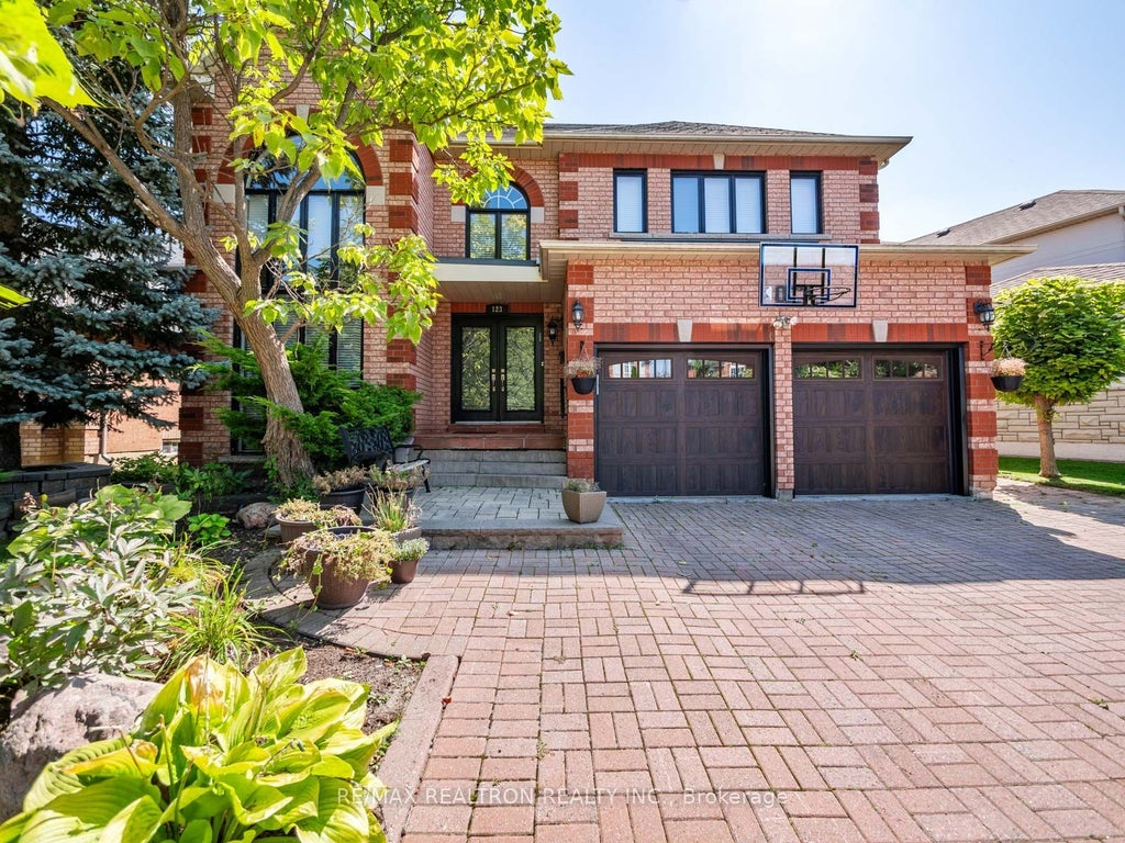 123 Hammerstone Crescent, Vaughan