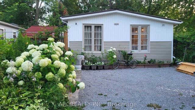 24 Chickadee Court, Georgina