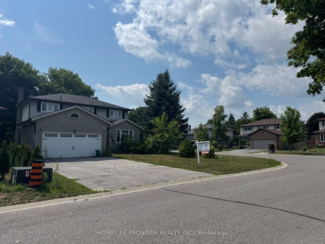 39 Camrose Drive, Georgina