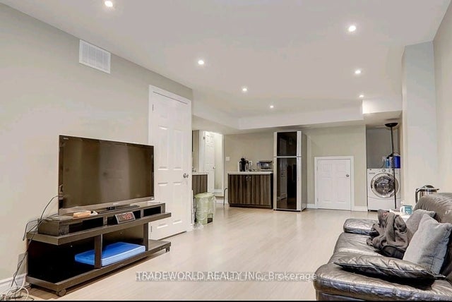 1 Donald Buttress Boulevard W Bsmt, Markham