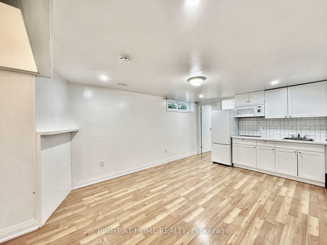 116 Cherrywood Drive Bsmt 2, Newmarket